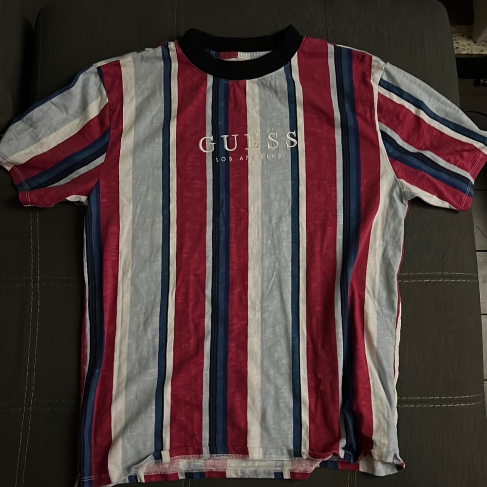 Medium Guess tee shirt